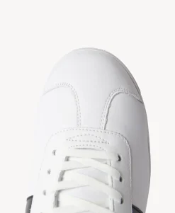 Convergence Sneaker