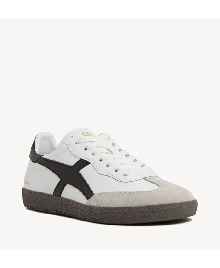 Crossroads Sneaker