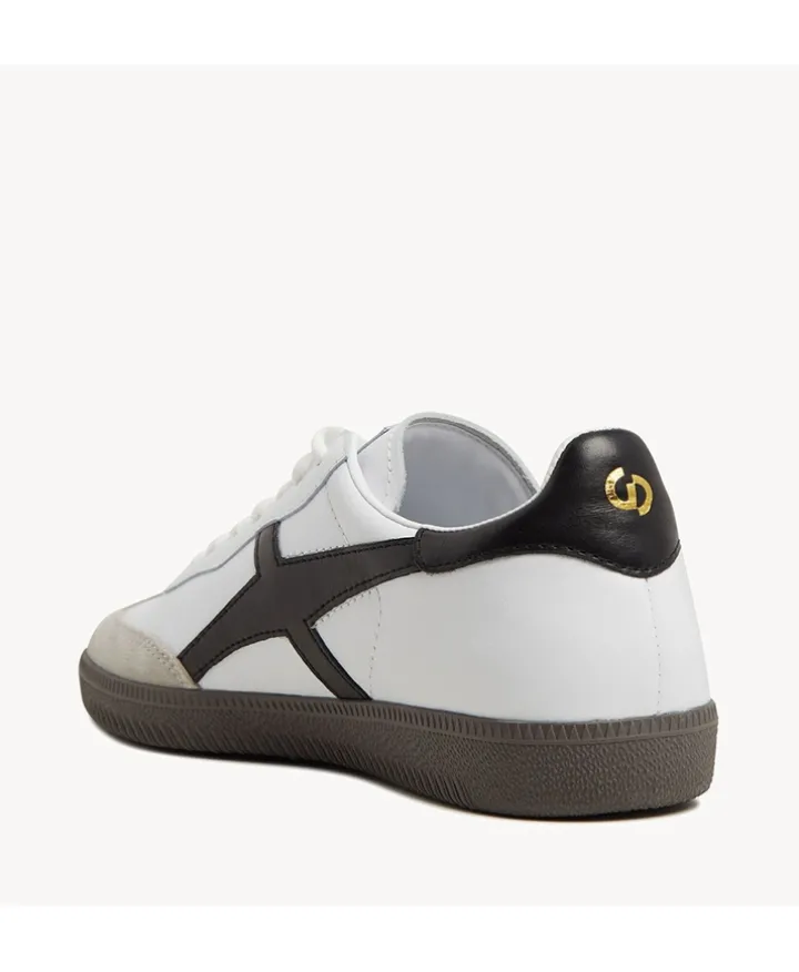 Crossroads Sneaker