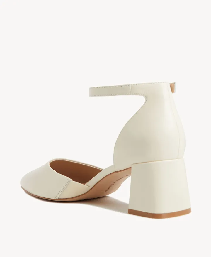 Dina Heel
