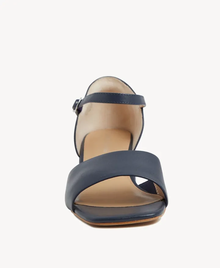 Donna Sandal