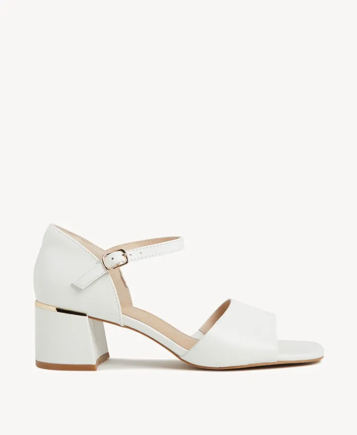 Donna Sandal