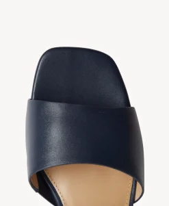 Donna Sandal