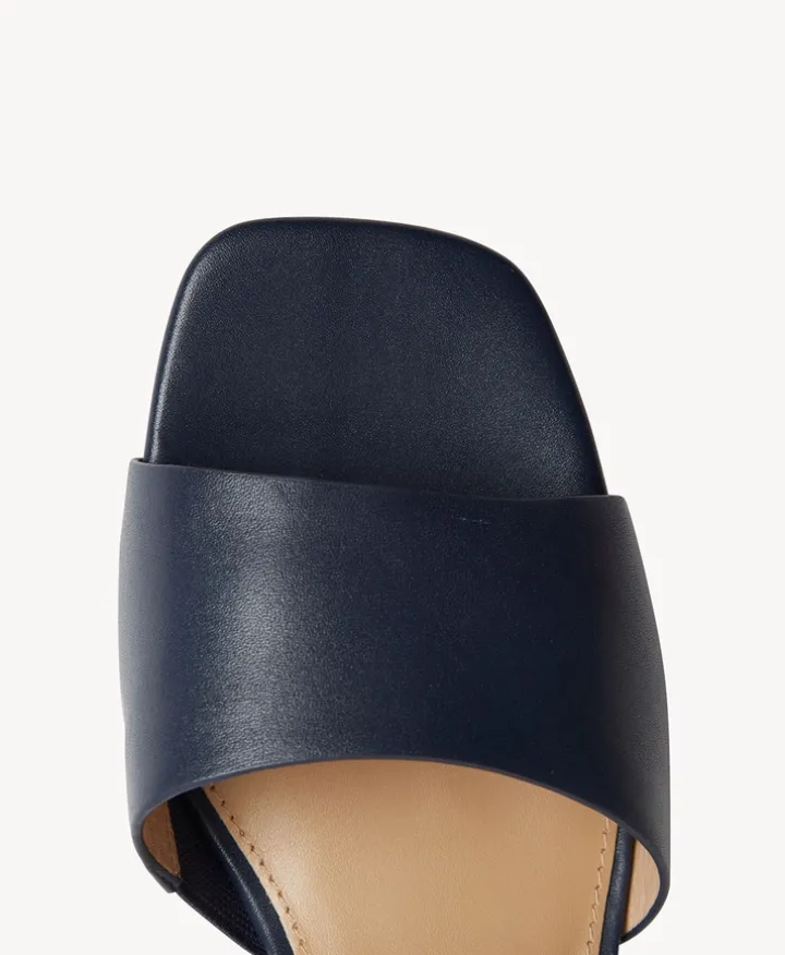 Donna Sandal