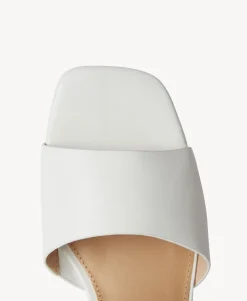 Donna Sandal