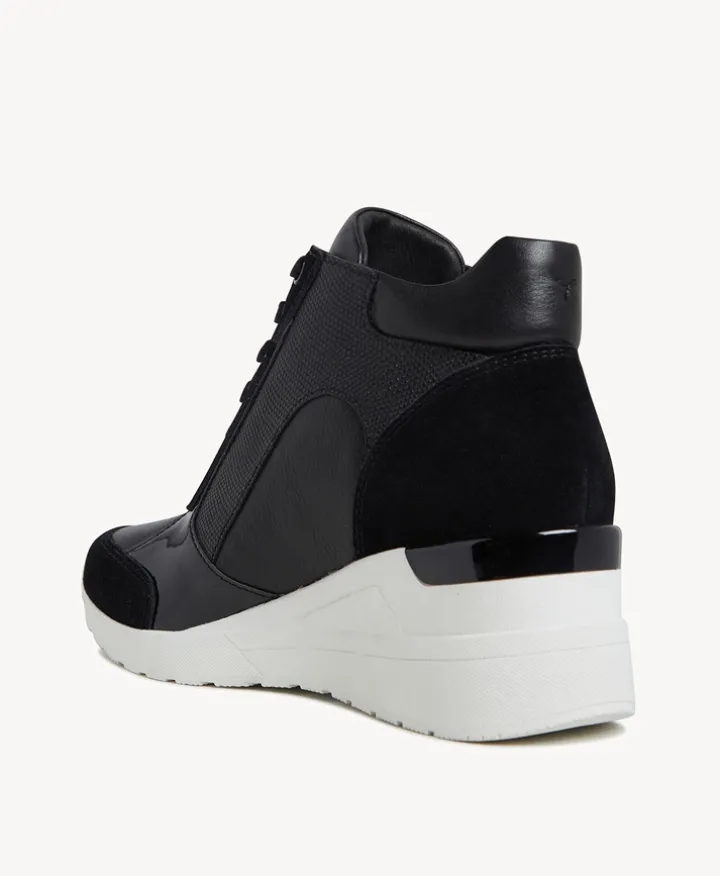 Henrietta Sneaker