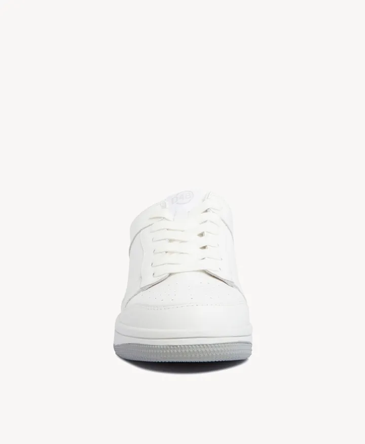 Izzy Sneaker