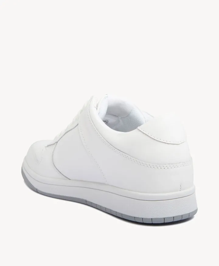 Izzy Sneaker