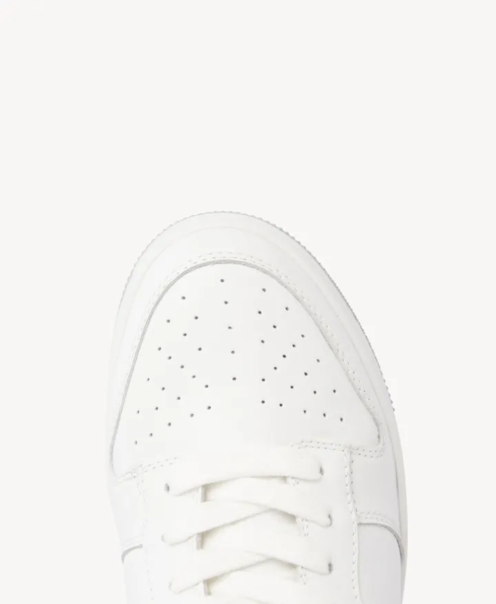 Izzy Sneaker