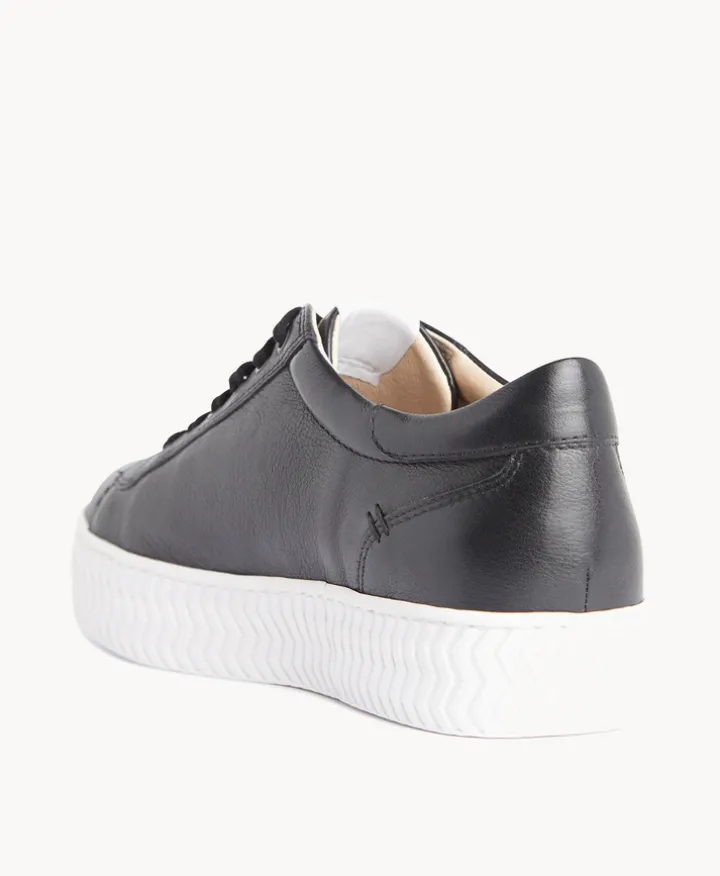 Kaden Sneaker