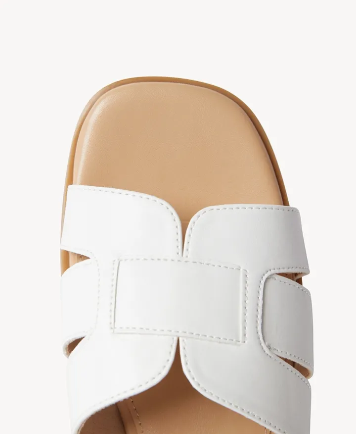 Melissa Sandal