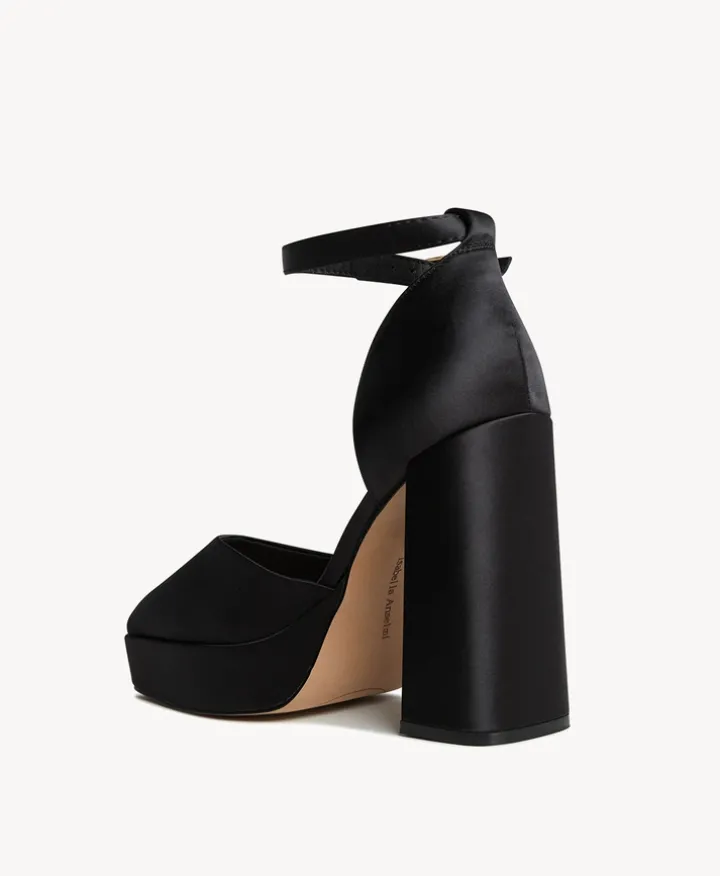 Monique Heel
