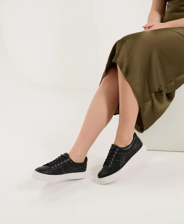 Pasha Sneaker