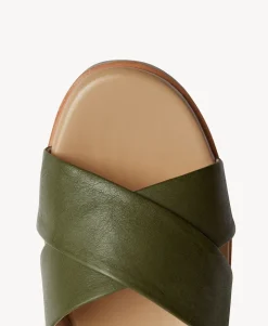 Perri Sandal