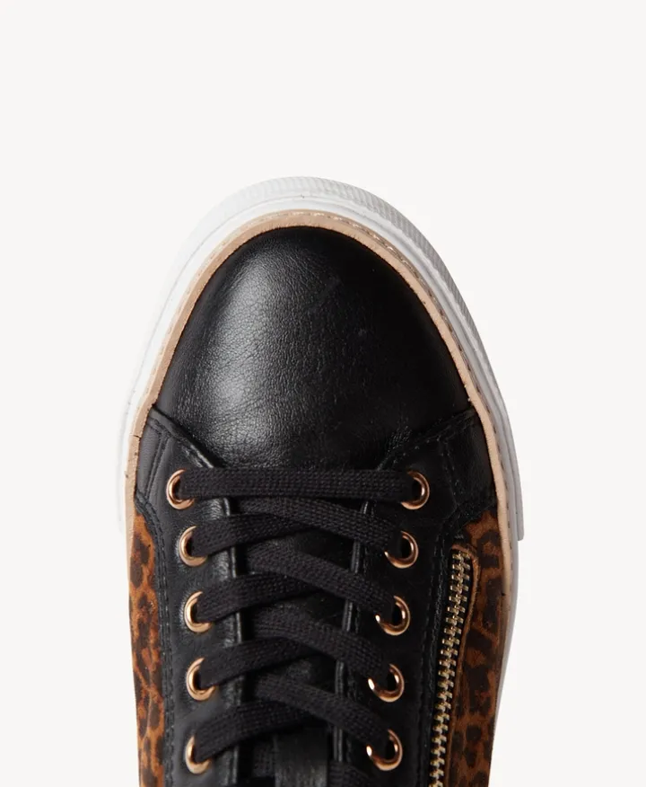 Pulse Zip Sneaker