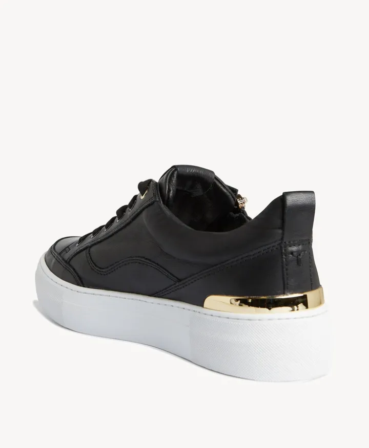 Vera Sneaker