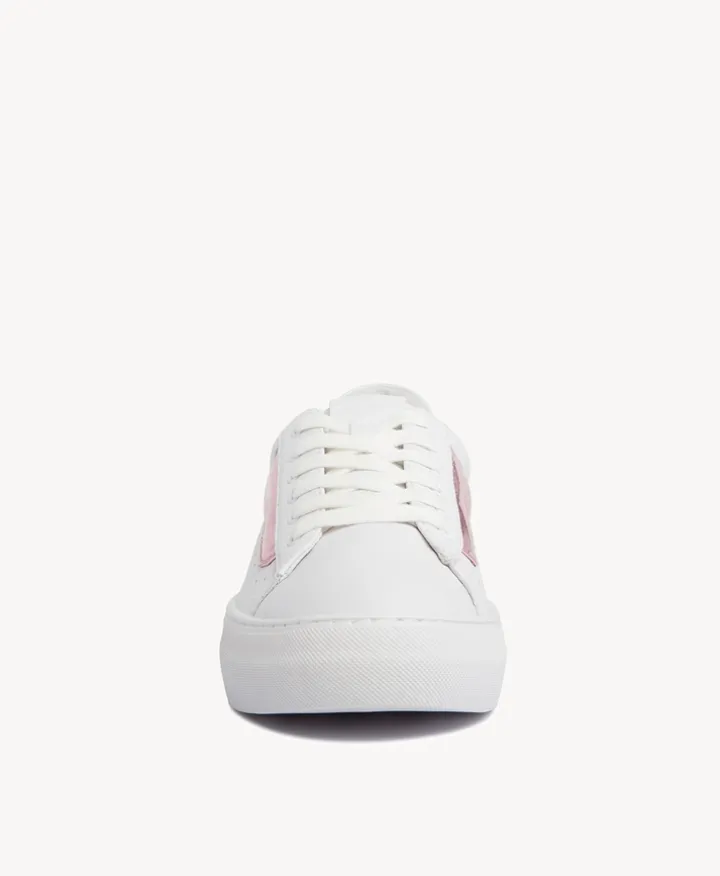 Voyage Sneaker