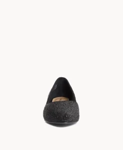 Waving Sandal